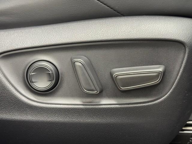 ＲＡＶ４ アドベンチャー　衝突軽減　ナビ　バックモニター　記録簿付　１９インチアルミ　クルーズＣ　ナビテレビ　ＬＥＤライト　１オーナー　イモビ　地デジ　ＥＳＣ　スマキー　ＰＳ　ＥＴＣ付き　ドラレコ付き　　４ＷＤ　パワーシート（13枚目）