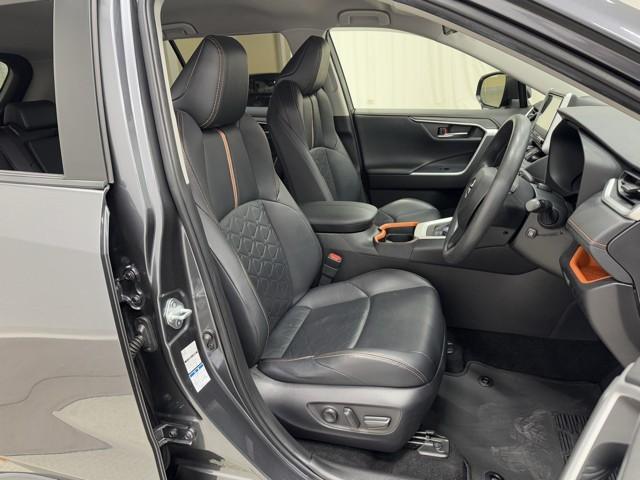 ＲＡＶ４ アドベンチャー　衝突軽減　ナビ　バックモニター　記録簿付　１９インチアルミ　クルーズＣ　ナビテレビ　ＬＥＤライト　１オーナー　イモビ　地デジ　ＥＳＣ　スマキー　ＰＳ　ＥＴＣ付き　ドラレコ付き　　４ＷＤ　パワーシート（14枚目）
