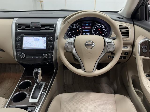 ティアナ ＸＶ　ナビＡＶＭパッケージ　衝突軽減　ナビ　パノラミックビュー　クルーズコントロール　本革シート　シートエアコン　ＥＴＣ車載器　ドライブレコーダー　１７インチアルミ（4枚目）