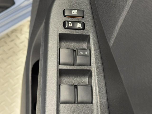 ラクティス X ナビ バックモニター リモコンキー ETC車載器 メモリーナビゲーション ワンセグテレビ ワンセグTV 助手席エアバッグ マニュアルエアコン 運転席助手席エアバッグ ABS 横滑り防止機能(11枚目)