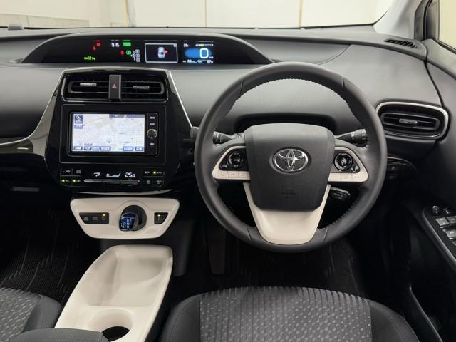 プリウス Ａ　衝突軽減ブレーキシステム　ナビ　Ｂモニタ　記録簿有　ＬＥＤヘッド　ブラインドスポットモニター　クルーズコントロール　スマートキー　Ｉストップ　ドライブレコーダー　ＥＴＣ　アルミホイル　オートエアコン（4枚目）