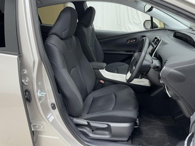 プリウス Ａ　衝突軽減ブレーキシステム　ナビ　Ｂモニタ　記録簿有　ＬＥＤヘッド　ブラインドスポットモニター　クルーズコントロール　スマートキー　Ｉストップ　ドライブレコーダー　ＥＴＣ　アルミホイル　オートエアコン（16枚目）