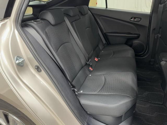 プリウス Ａ　衝突軽減ブレーキシステム　ナビ　Ｂモニタ　記録簿有　ＬＥＤヘッド　ブラインドスポットモニター　クルーズコントロール　スマートキー　Ｉストップ　ドライブレコーダー　ＥＴＣ　アルミホイル　オートエアコン（17枚目）