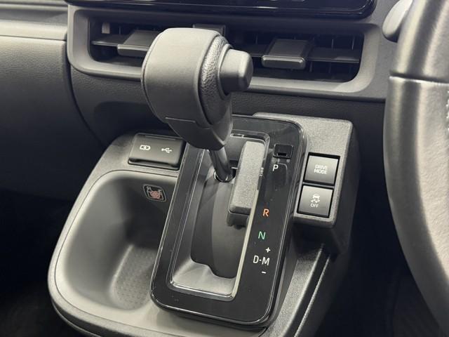 シエンタ Ｚ　衝突軽減　ナビ　パノラミックビュー　Ｗ電動ドア　イモビ　クルーズコントロール　ＬＥＤヘッドランプ　アルミ　ＥＴＣ　横滑り防止機能　メモリーナビ　記録簿　ＡＢＳ　ドラレコ　カーテンエアバック（11枚目）