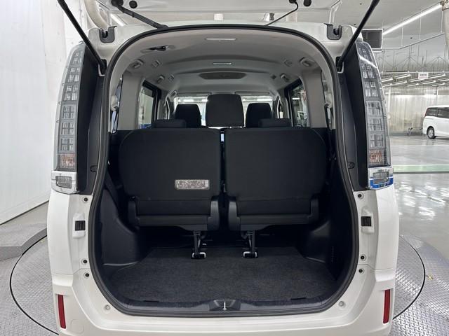 ヴォクシー X 衝突軽減 ナビ バックモニター 左パワースライドドア アイドリングストップ機能 エアバック フルセグ地デジ DVD再生可 ナビ&TV WSRS リモコンキー メモリナビ フルフラット 横滑防止 LED(18枚目)