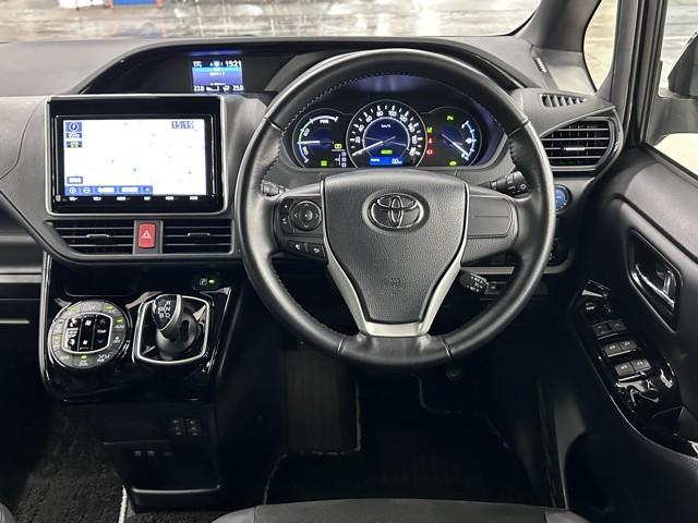 ノア ハイブリッドＳｉ　ダブルバイビーＩＩ　衝突軽減　ナビ　後席モニター　Ｂカメラ　両側パワースライドドア　横滑り防止装置　記録簿有　ＬＥＤ　地デジ　ドラレコ　１オーナー　オートクルーズ　ＤＶＤ再生　メモリナビ　ＥＴＣ　ナビ＆ＴＶ　ＡＢＳ（4枚目）