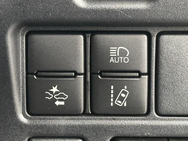 ノア ハイブリッドＳｉ　ダブルバイビーＩＩ　衝突軽減　ナビ　後席モニター　Ｂカメラ　両側パワースライドドア　横滑り防止装置　記録簿有　ＬＥＤ　地デジ　ドラレコ　１オーナー　オートクルーズ　ＤＶＤ再生　メモリナビ　ＥＴＣ　ナビ＆ＴＶ　ＡＢＳ（11枚目）