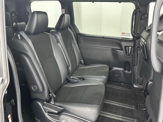 ノア ハイブリッドＳｉ　ダブルバイビーＩＩ　衝突軽減　ナビ　後席モニター　Ｂカメラ　両側パワースライドドア　横滑り防止装置　記録簿有　ＬＥＤ　地デジ　ドラレコ　１オーナー　オートクルーズ　ＤＶＤ再生　メモリナビ　ＥＴＣ　ナビ＆ＴＶ　ＡＢＳ（18枚目）