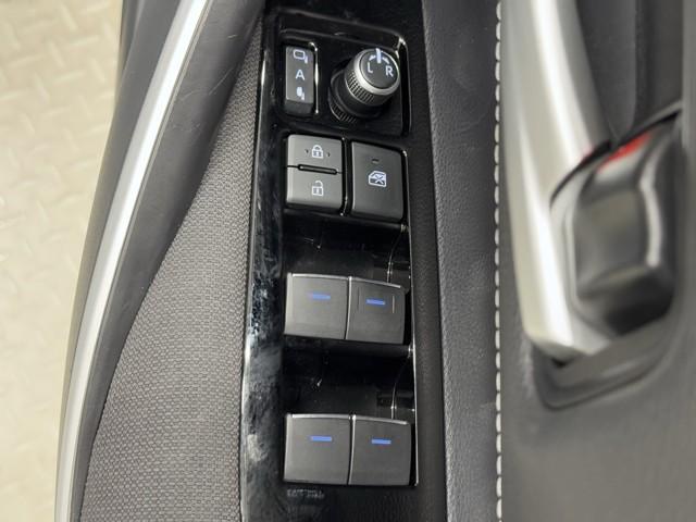 カローラ ハイブリッド　Ｓ　衝突軽減　ナビ　バックモニター　スマートキー　横滑り防止機能　ＬＥＤヘッドライト　ミュージックプレイヤー接続可　点検記録簿　盗難防止装置　オートエアコン　クルコン　メモリナビ　１６ＡＷ（9枚目）