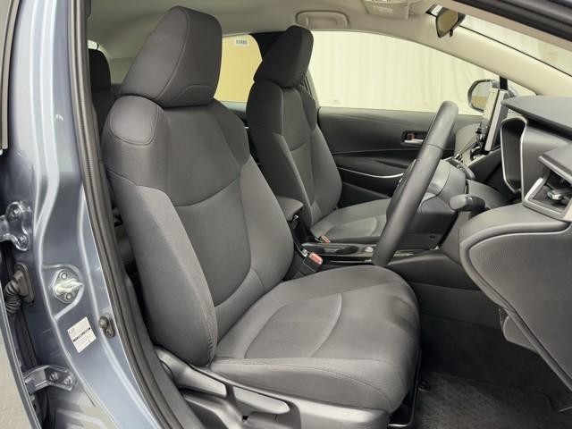 カローラ ハイブリッド　Ｓ　衝突軽減　ナビ　バックモニター　スマートキー　横滑り防止機能　ＬＥＤヘッドライト　ミュージックプレイヤー接続可　点検記録簿　盗難防止装置　オートエアコン　クルコン　メモリナビ　１６ＡＷ（14枚目）