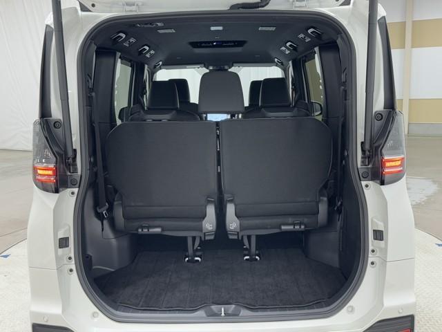 ヴォクシー ハイブリッドS-Z 衝突軽減 ナビ バックモニター モデリスタエアロ DVD再生機能 スマートキー 横滑防止装置 地デジTV クルーズコントロール 1オナ オートエアコン パワーBドア エアバッグ ABS 100V充電(18枚目)