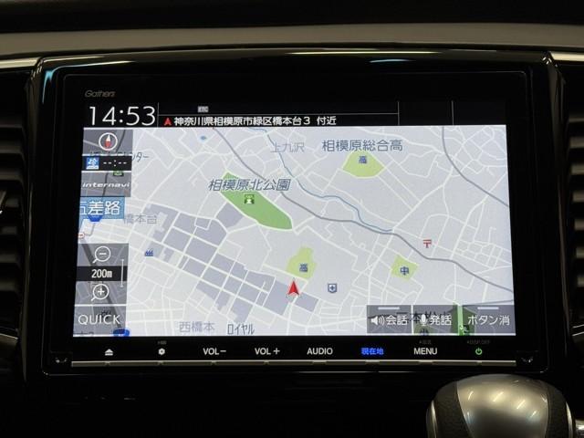 オデッセイハイブリッド ハイブリッドアブソルート・EXホンダセンシング 衝突軽減 メモリナビ パノラミックビューモニター 両側パワースライドドア LEDライト 地上デジタル 3列シート オートクルーズ オートエアコン 盗難防止装置 DVD再生可能 スマートキー ETC(5枚目)