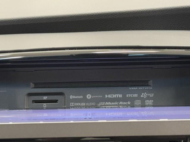 オデッセイハイブリッド ハイブリッドアブソルート・EXホンダセンシング 衝突軽減 メモリナビ パノラミックビューモニター 両側パワースライドドア LEDライト 地上デジタル 3列シート オートクルーズ オートエアコン 盗難防止装置 DVD再生可能 スマートキー ETC(9枚目)