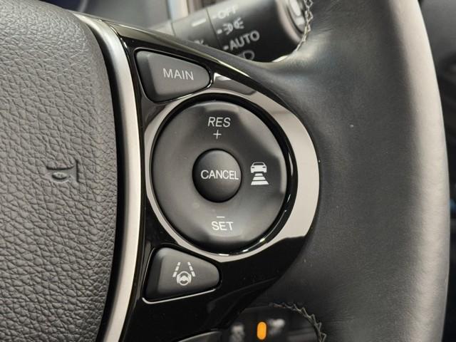 オデッセイハイブリッド ハイブリッドアブソルート・EXホンダセンシング 衝突軽減 メモリナビ パノラミックビューモニター 両側パワースライドドア LEDライト 地上デジタル 3列シート オートクルーズ オートエアコン 盗難防止装置 DVD再生可能 スマートキー ETC(10枚目)