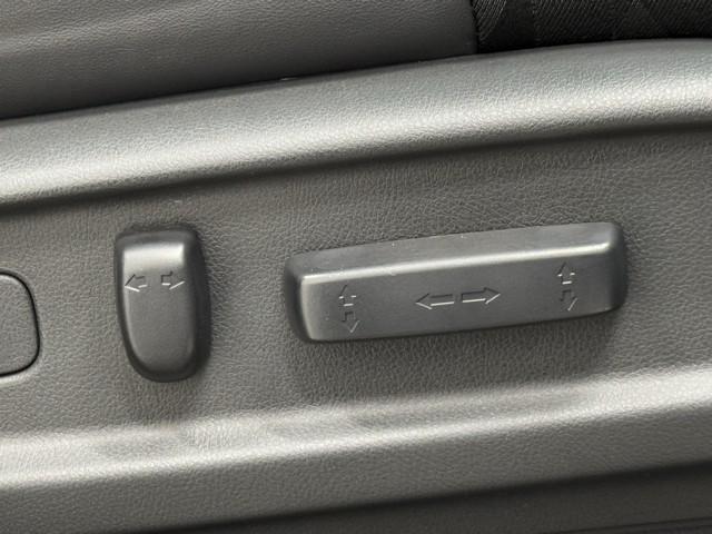 オデッセイハイブリッド ハイブリッドアブソルート・EXホンダセンシング 衝突軽減 メモリナビ パノラミックビューモニター 両側パワースライドドア LEDライト 地上デジタル 3列シート オートクルーズ オートエアコン 盗難防止装置 DVD再生可能 スマートキー ETC(15枚目)