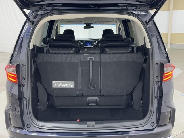 オデッセイハイブリッド ハイブリッドアブソルート・EXホンダセンシング 衝突軽減 メモリナビ パノラミックビューモニター 両側パワースライドドア LEDライト 地上デジタル 3列シート オートクルーズ オートエアコン 盗難防止装置 DVD再生可能 スマートキー ETC(17枚目)