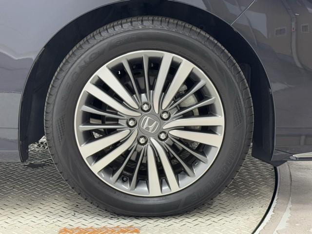 オデッセイハイブリッド ハイブリッドアブソルート・EXホンダセンシング 衝突軽減 メモリナビ パノラミックビューモニター 両側パワースライドドア LEDライト 地上デジタル 3列シート オートクルーズ オートエアコン 盗難防止装置 DVD再生可能 スマートキー ETC(19枚目)