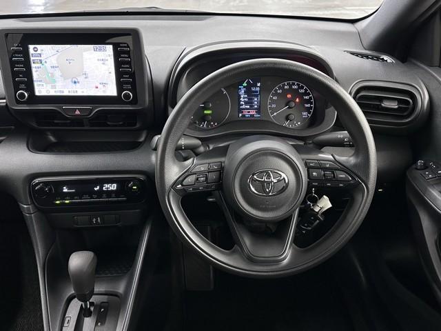 ヤリス ハイブリッドX 衝突軽減 踏み間違い防止 ナビ バックモニター カーテンエアバッグ リモコンキー ETC車載器 ワンオーナー ABS ナビ 定期点検記録簿 オートクルーズ Wエアバック(4枚目)