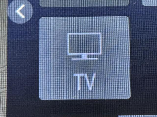 ＴＶが見れるチューナーを装備しています。　新しい車でも付いていないことで、ＴＶが見れない事も多々あるので要チェックです。