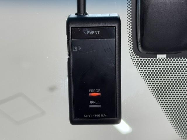 ドライブレコーダー装備してますよ。　思いでの記録や万が一の時の記録にも便利ですね。