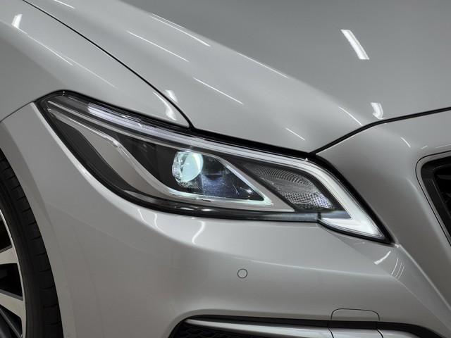 太陽光と色温度の近い明るいライトで夜道を明るく照らします。　雨の日や悪天候時も白色光が明るく照らしてくれますよ。　安全にも一役買ってくれます。