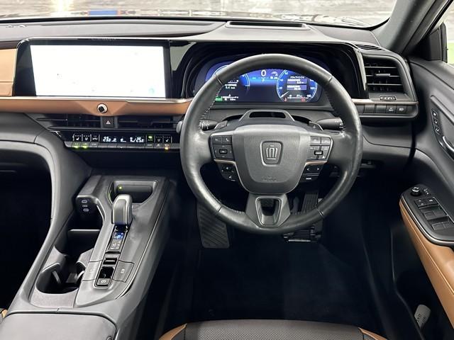 クラウンクロスオーバー RSアドバンスド 衝突軽減 サンル-フ ナビ パノラミックビュー クルーズコントロール 横滑り防止 フルセグTV パワーシート レザーシート LED アルミホイール AC100V スマートキー ナビ&TV BSM(4枚目)