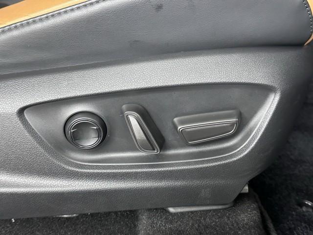 クラウンクロスオーバー RSアドバンスド 衝突軽減 サンル-フ ナビ パノラミックビュー クルーズコントロール 横滑り防止 フルセグTV パワーシート レザーシート LED アルミホイール AC100V スマートキー ナビ&TV BSM(15枚目)