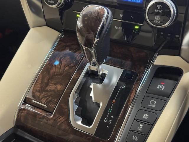 ヴェルファイアハイブリッド Ｖ　Ｌエディション　衝突軽減　ナビ　後席モニター　バックモニター　地デジ　ＬＥＤ　本革　クルコン　両側電動ドア　１００Ｖ電源　ＤＶＤ再生　メモリーナビ　記録簿　４ＷＤ　ＥＴＣ　スマートキー　３列シート　ドラレコ（10枚目）