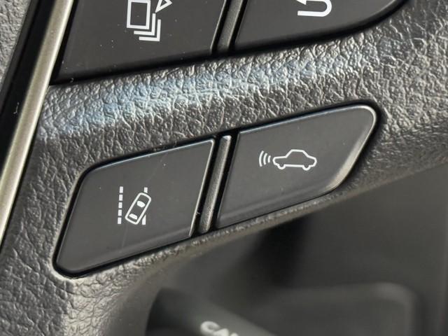 ヴェルファイアハイブリッド Ｖ　Ｌエディション　衝突軽減　ナビ　後席モニター　バックモニター　地デジ　ＬＥＤ　本革　クルコン　両側電動ドア　１００Ｖ電源　ＤＶＤ再生　メモリーナビ　記録簿　４ＷＤ　ＥＴＣ　スマートキー　３列シート　ドラレコ（12枚目）