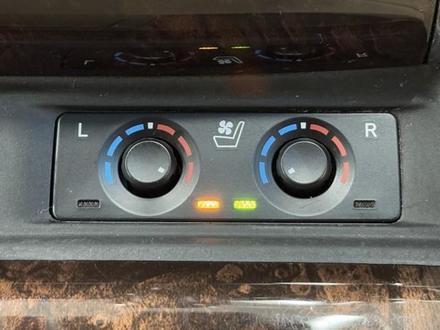 ヴェルファイアハイブリッド Ｖ　Ｌエディション　衝突軽減　ナビ　後席モニター　バックモニター　地デジ　ＬＥＤ　本革　クルコン　両側電動ドア　１００Ｖ電源　ＤＶＤ再生　メモリーナビ　記録簿　４ＷＤ　ＥＴＣ　スマートキー　３列シート　ドラレコ（16枚目）