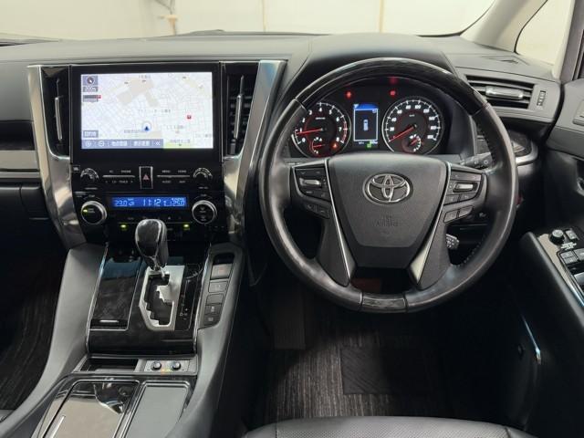 アルファード 2.5S Cパッケージ 衝突軽減 ナビ 後席モニター パノラミックビュー 両電動ドア 地デジ TRDエアロ マフラー 定期点検記録簿 DVD再生可能 サンルーフ クルコン AC100V電源 ETC車載器 スマートキー(4枚目)