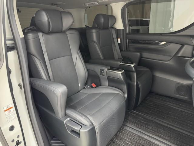 アルファード 2.5S Cパッケージ 衝突軽減 ナビ 後席モニター パノラミックビュー 両電動ドア 地デジ TRDエアロ マフラー 定期点検記録簿 DVD再生可能 サンルーフ クルコン AC100V電源 ETC車載器 スマートキー(18枚目)