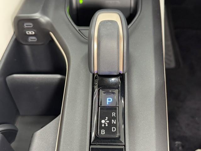 クラウンクロスオーバー Ｇアドバンスド・レザーパッケージ　衝突軽減　ＴＳＳ　レザー　ＤＡ　パノラミックビュー　フルセグＴＶ　シートハンドルヒーターパワーシート　ＬＥＤヘッドライト　クルーズコントロール　ドライブレコーダ　２１アルミホイル　ＥＴＣ付　４ＷＤ（9枚目）