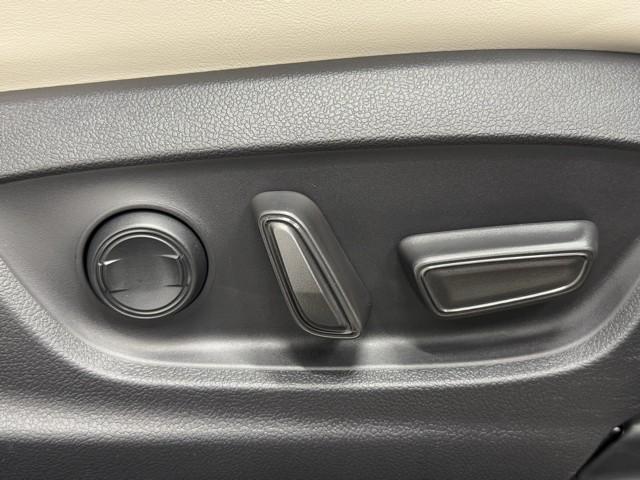 クラウンクロスオーバー Ｇアドバンスド・レザーパッケージ　衝突軽減　ＴＳＳ　レザー　ＤＡ　パノラミックビュー　フルセグＴＶ　シートハンドルヒーターパワーシート　ＬＥＤヘッドライト　クルーズコントロール　ドライブレコーダ　２１アルミホイル　ＥＴＣ付　４ＷＤ（14枚目）