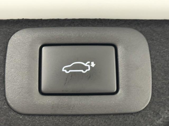 クラウンクロスオーバー Ｇアドバンスド・レザーパッケージ　衝突軽減　ＴＳＳ　レザー　ＤＡ　パノラミックビュー　フルセグＴＶ　シートハンドルヒーターパワーシート　ＬＥＤヘッドライト　クルーズコントロール　ドライブレコーダ　２１アルミホイル　ＥＴＣ付　４ＷＤ（18枚目）