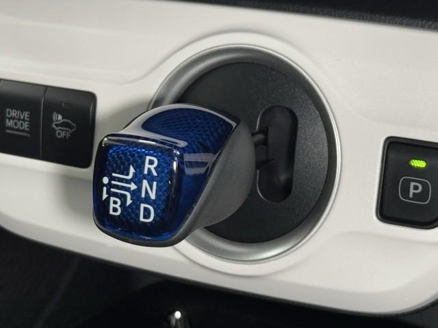 親しみやすいシフトです。　坂道や信号の多い日本では操作が簡単でいいです。　シフトチェンジしやすい所に考えられて配置されているので操作し易いですよ。