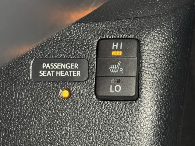 シートヒーター付きなので体調に合わせて細かく車内環境を調整できちゃいます。天候や、体調に左右されずに快適に１日をスタート出来ますね。