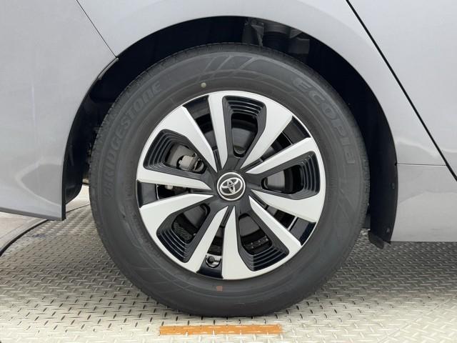 アルミホイールです。　路面に力を伝えるホイール部分は特に目立ちますよね。　ホイールひとつで車のイメージも大きく変わりますね。