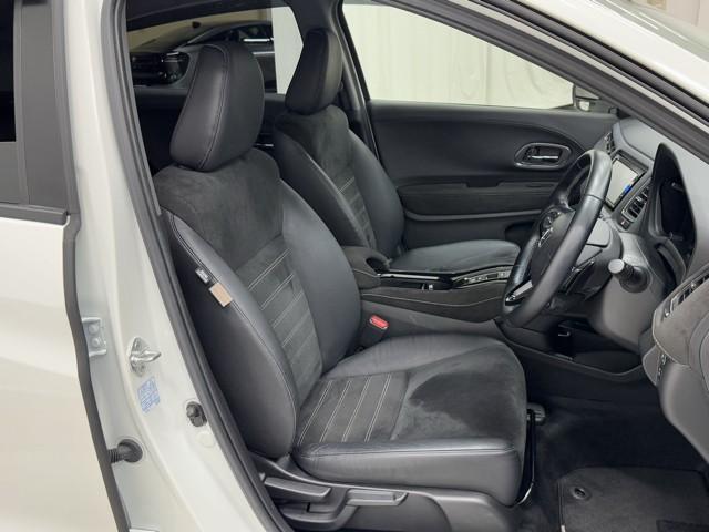 シンプルながら座り心地の良いシートです。　ホールド感も良いので長いドライビングでも疲れにくいんです。