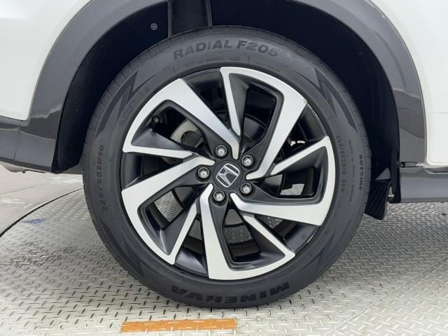 かっこいいホイールですね。　車のイメージを大きく左右するホイール部分はコダワリを持ちたいですね。