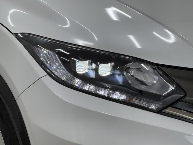 太陽光と色温度の近い明るいライトで夜道を明るく照らします。　雨の日や悪天候時も白色光が明るく照らしてくれますよ。　安全にも一役買ってくれます。