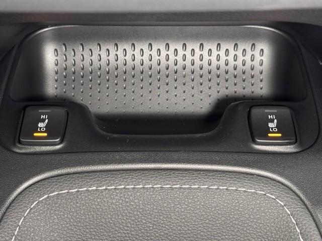 シートヒーター付きなので体調に合わせて細かく車内環境を調整できちゃいます。天候や、体調に左右されずに快適に１日をスタート出来ますね。