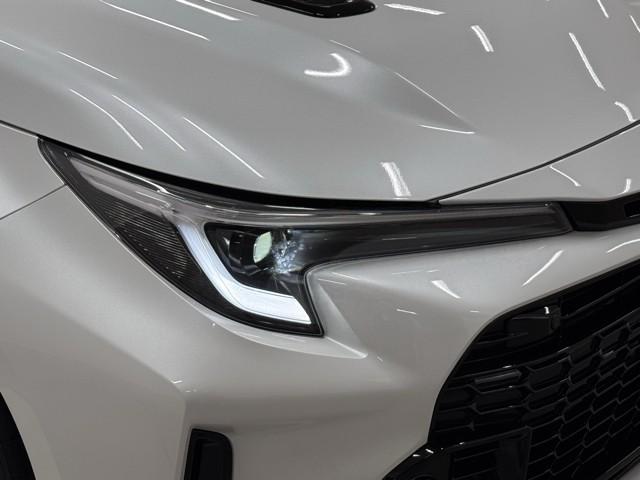 太陽光と色温度の近い明るいライトで夜道を明るく照らします。　雨の日や悪天候時も白色光が明るく照らしてくれますよ。　安全にも一役買ってくれます。