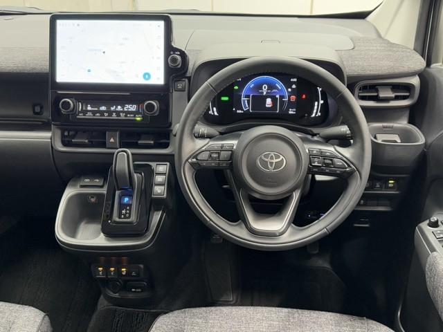 シエンタ ハイブリッドＺ　衝突軽減　ナビ　パノラミックビュー　アルミ　スマートキー　両側パワースライドドア　イモビライザー　整備記録簿　シートヒーター　ＬＥＤヘッドライト　ＥＴＣ車載器　横滑り防止　スマートキー　オートエアコン（4枚目）