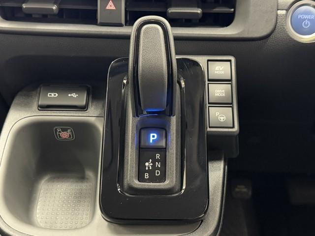 シエンタ ハイブリッドＺ　衝突軽減　ナビ　パノラミックビュー　アルミ　スマートキー　両側パワースライドドア　イモビライザー　整備記録簿　シートヒーター　ＬＥＤヘッドライト　ＥＴＣ車載器　横滑り防止　スマートキー　オートエアコン（11枚目）