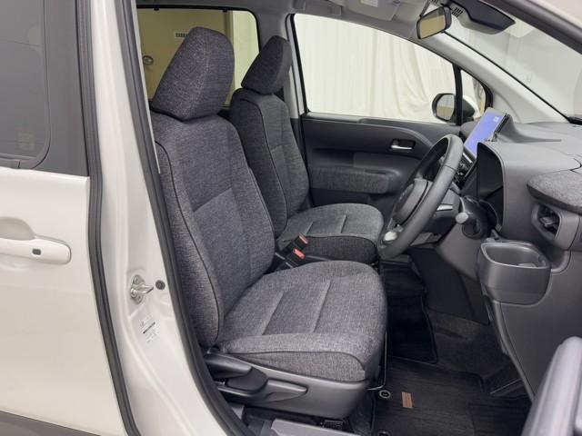 シエンタ ハイブリッドＺ　衝突軽減　ナビ　パノラミックビュー　アルミ　スマートキー　両側パワースライドドア　イモビライザー　整備記録簿　シートヒーター　ＬＥＤヘッドライト　ＥＴＣ車載器　横滑り防止　スマートキー　オートエアコン（15枚目）