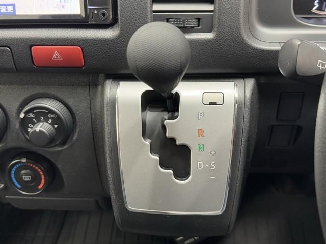 ハイエースバン ロングジャストローDXGLパック 衝突軽減 ナビ パノラミックビュー ジャストロー キーレスエントリー パワーウィンドウ マニュアルエアコン エアバッグ 記録簿 ドラレコ ミュージックプレイヤー接続可 メモリナビ ETC(12枚目)