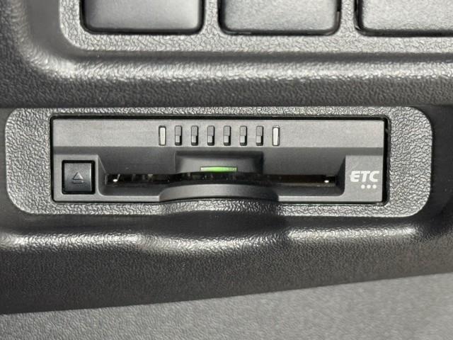 ハイエースバン ロングＤＸ　衝突軽減　ＩＣＳ　リモコンキー　パワーウィンドウ　運転席エアバッグ　横滑り防止　整備点検記録簿　イモビ付　エアコン　ＡＢＳ　キーレス　ＥＴＣ付　ドライブレコーダー（6枚目）