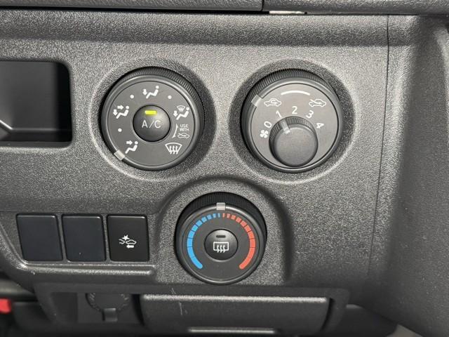 ハイエースバン ロングＤＸ　衝突軽減　ＩＣＳ　リモコンキー　パワーウィンドウ　運転席エアバッグ　横滑り防止　整備点検記録簿　イモビ付　エアコン　ＡＢＳ　キーレス　ＥＴＣ付　ドライブレコーダー（8枚目）