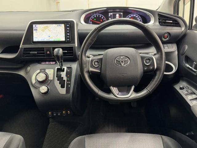 シエンタ Ｇ　セーフティーエディション　衝突軽減　ＴＳＳ　ナビ　パノラミックビュー　シートヒーター　両側電動ドア　ドライブレコーダー　オートエアコン　フルセグＴＶ　スマートキー　盗難防止装置　ＥＴＣ　ＤＶＤ　３列シート　メモリーナビ　ＡＢＳ（4枚目）